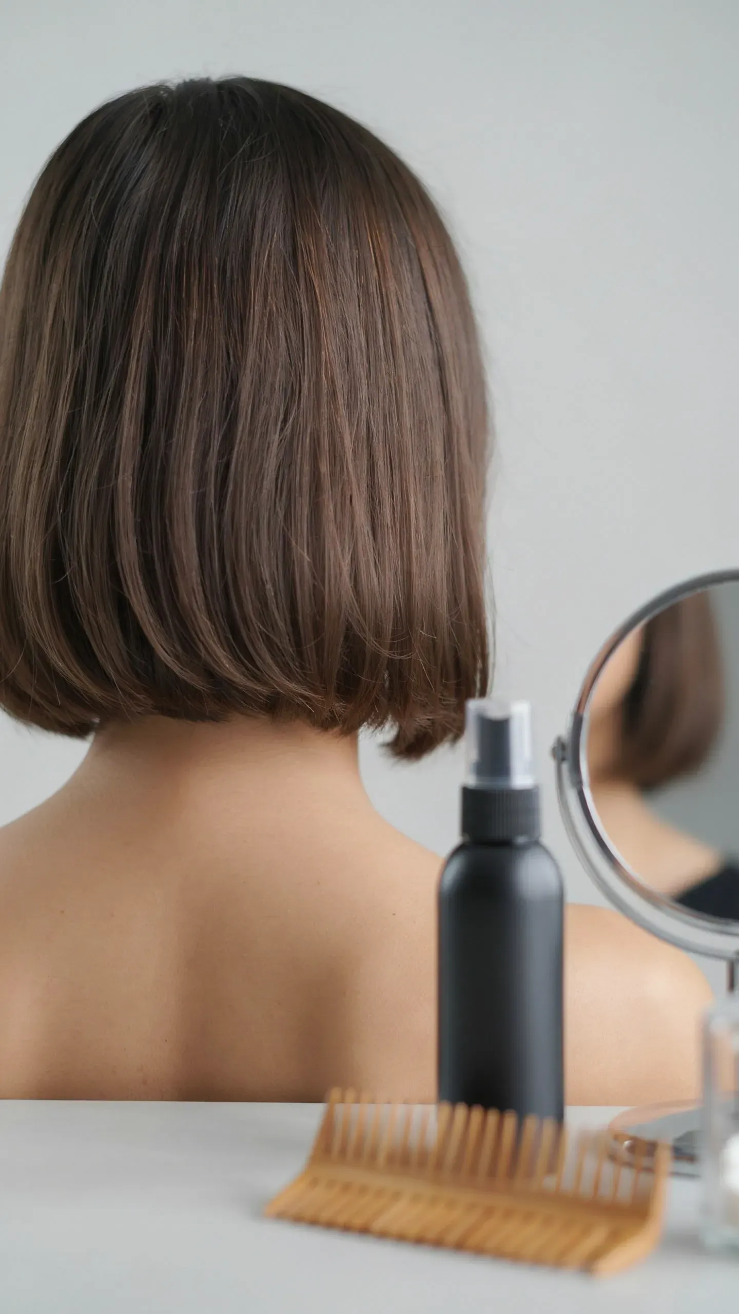 Back view of U-shaped choppy bob with rounded curved perimeter line